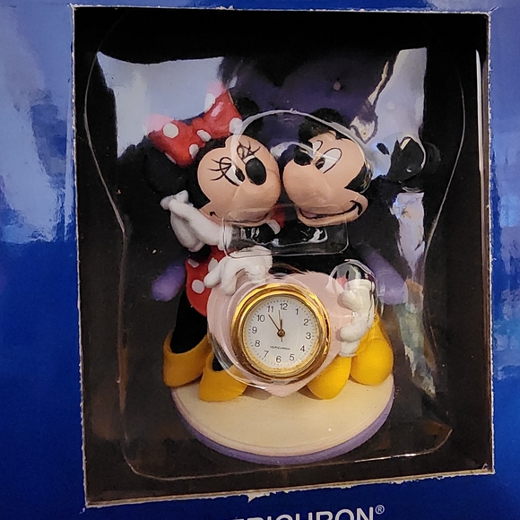 Mickey and Minnie Clock Figure - Picture 2 of 3